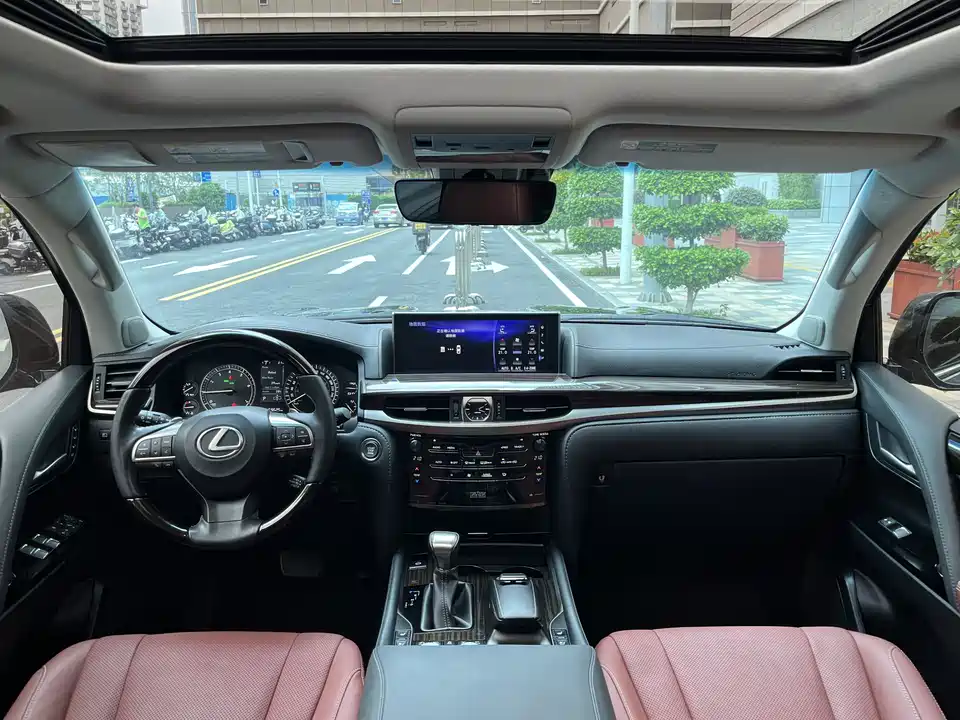 Lexus LX
