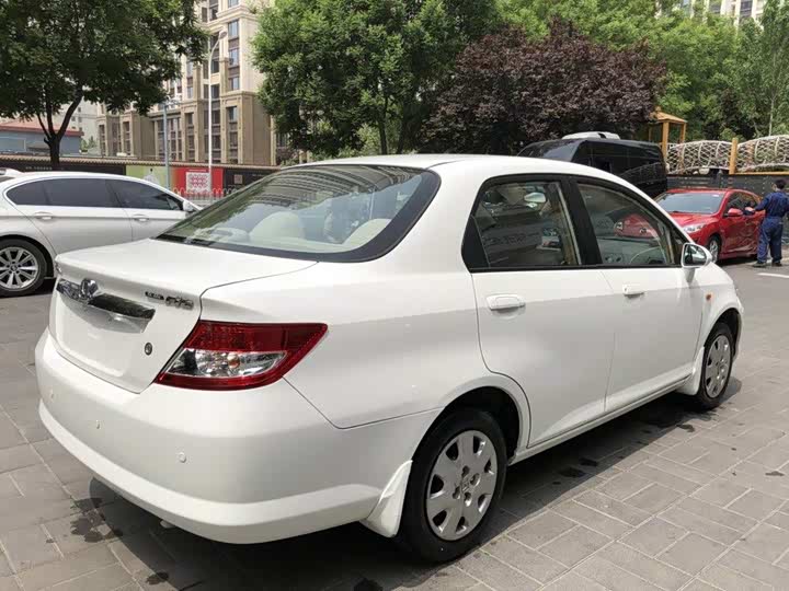 飞度2004款 三厢 1.3l cvt