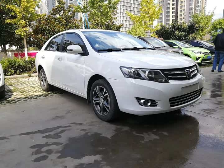 众泰z300 2013款 1.5l 手动豪华型
