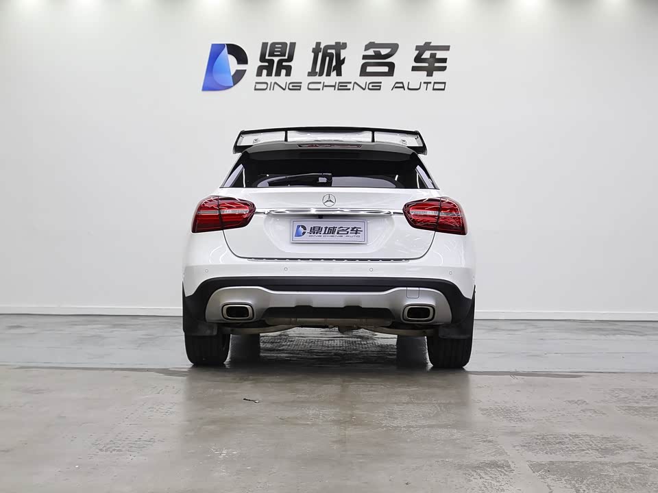 Mercedes-Benz GLA Mercedes-Benz GLA