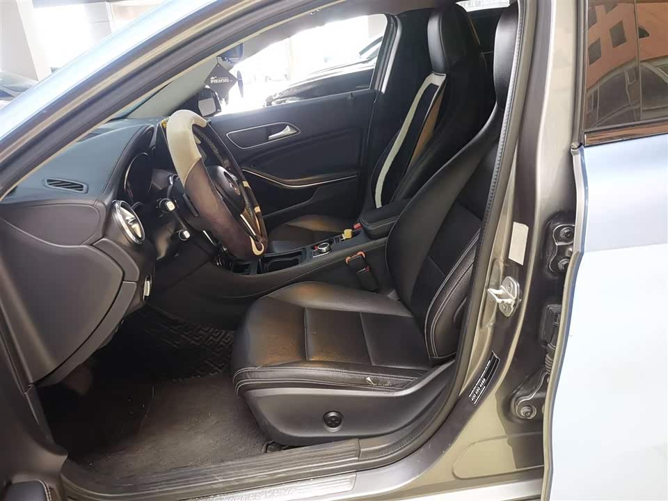 Mercedes-Benz GLA Mercedes-Benz GLA