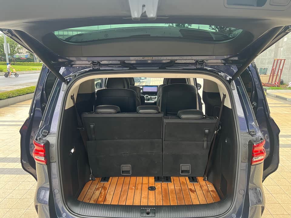 Roewe iMAX8