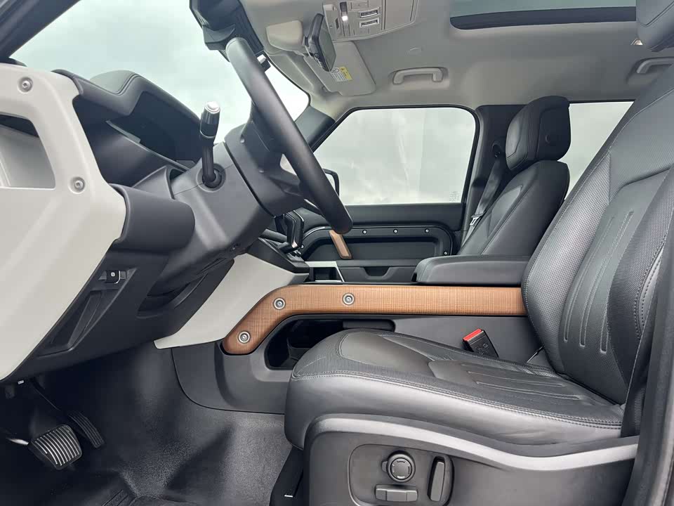 Land Rover guard