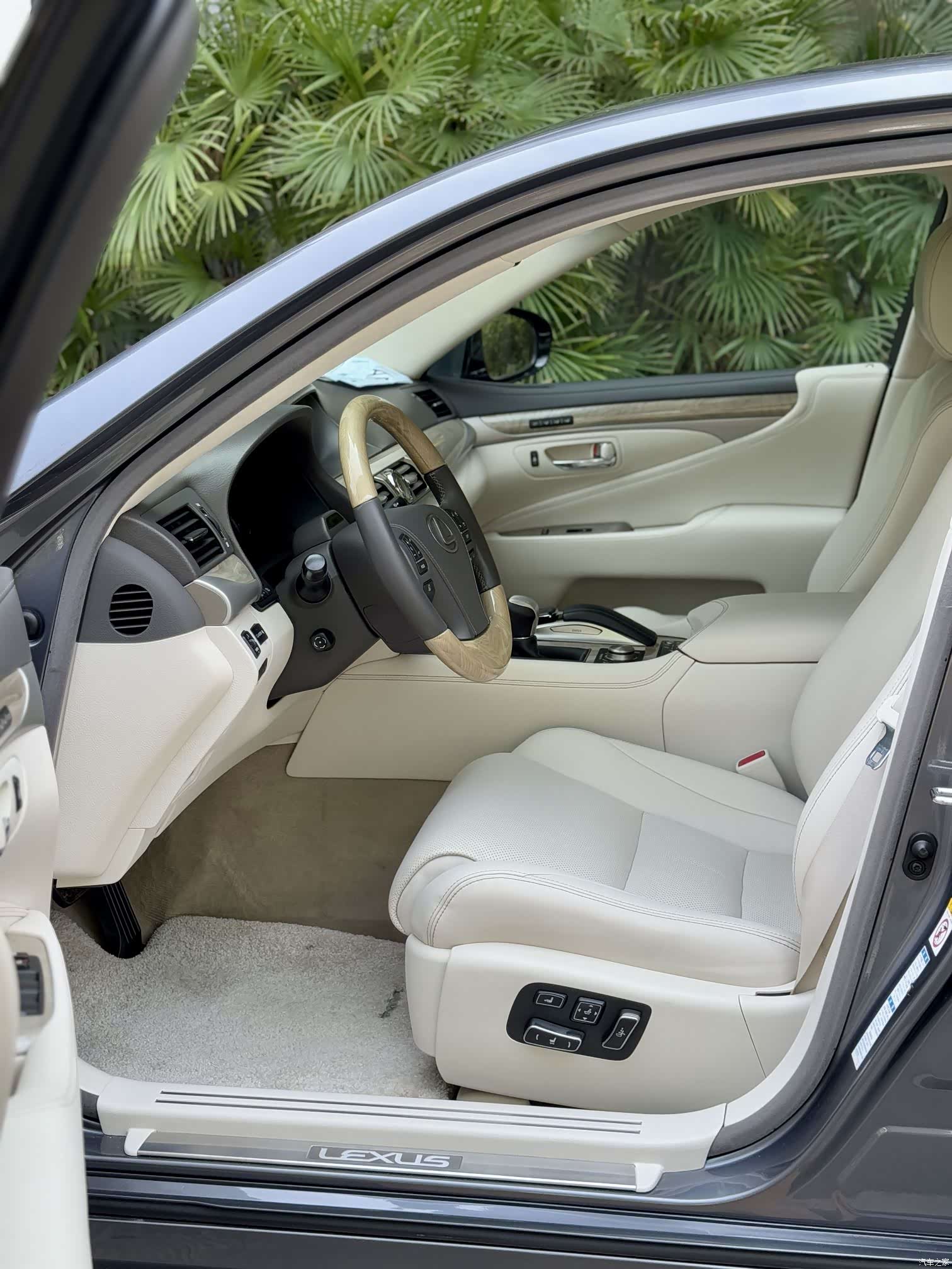 Lexus LS, 2016 29