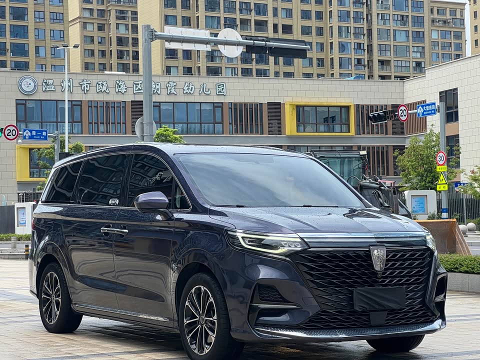 Roewe iMAX8