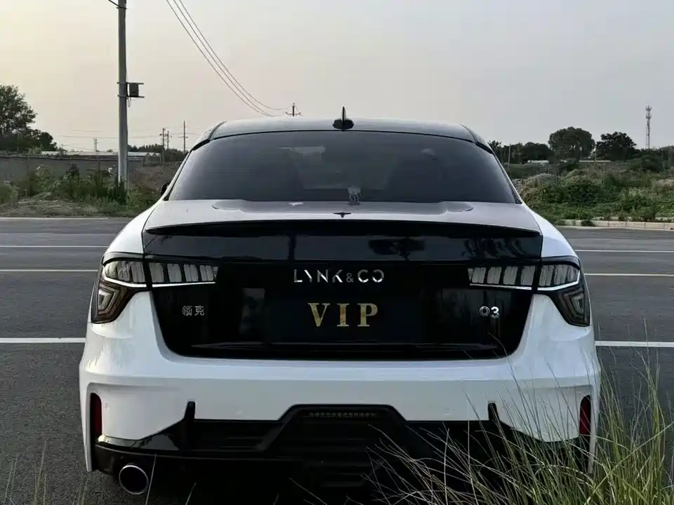 Lynk & Co 03