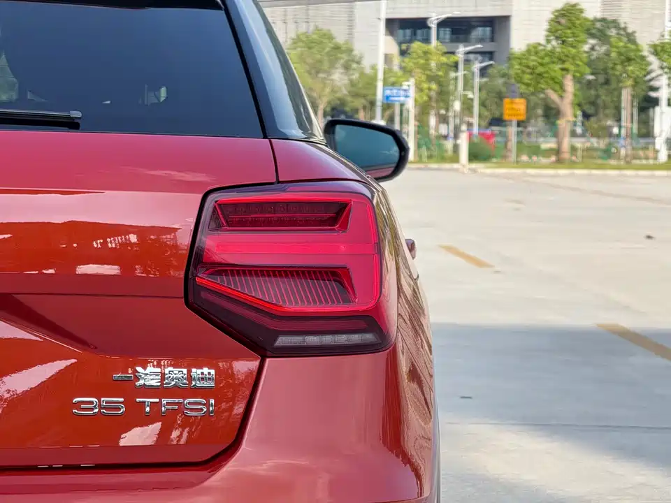 Audi Q2L