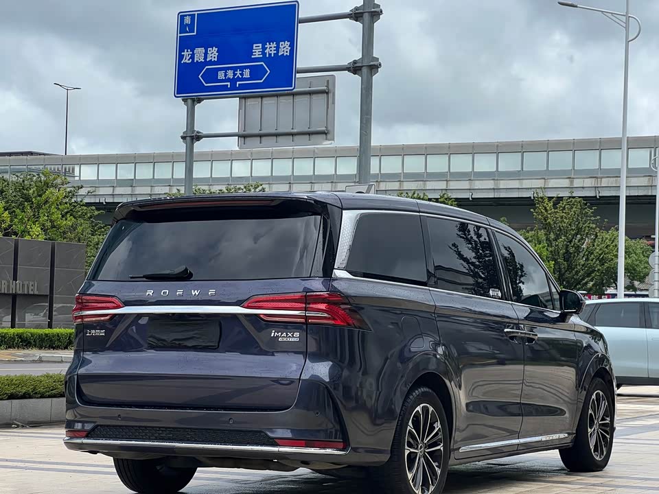 Roewe iMAX8