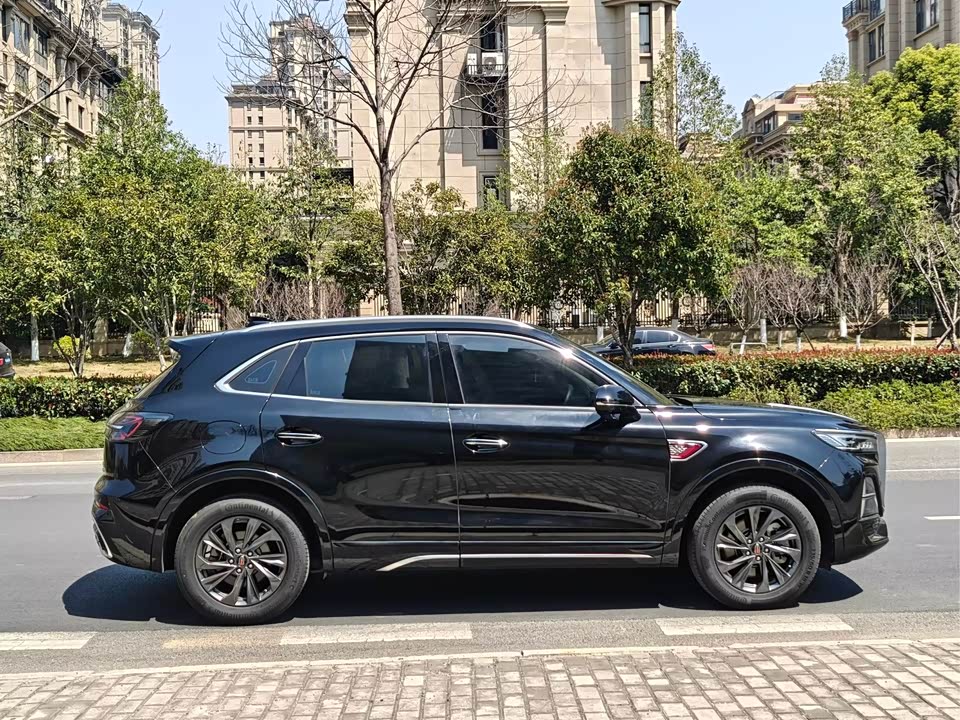 Hongqi HS5