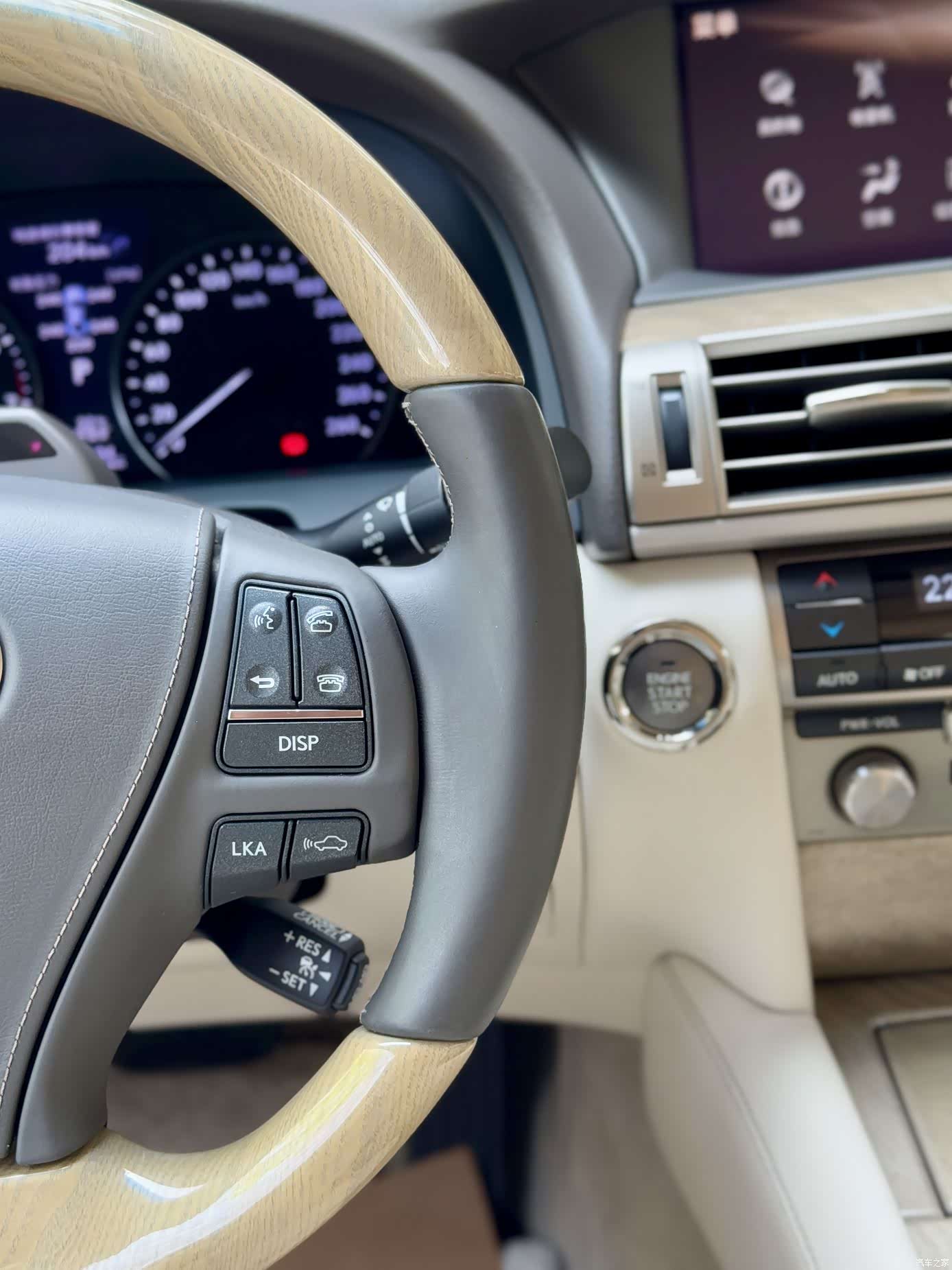Lexus LS, 2016 23