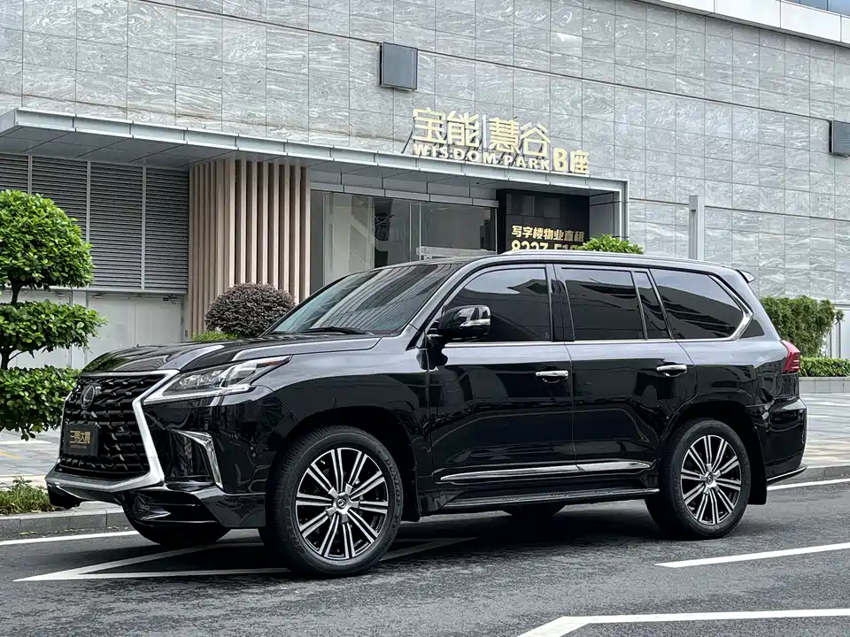 Lexus LX