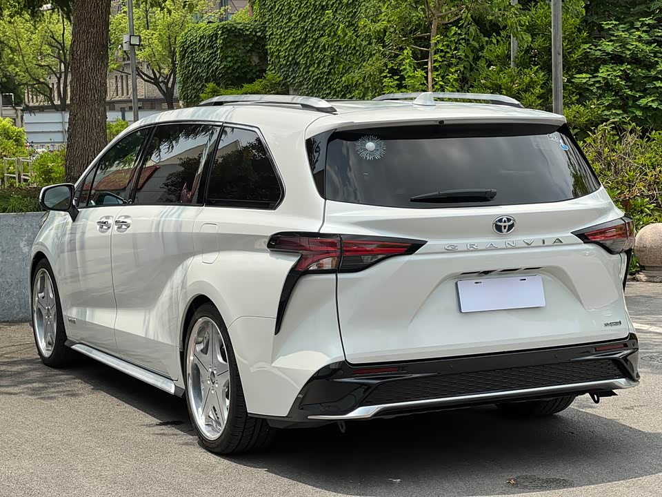 Toyota Grevia Toyota Grevia