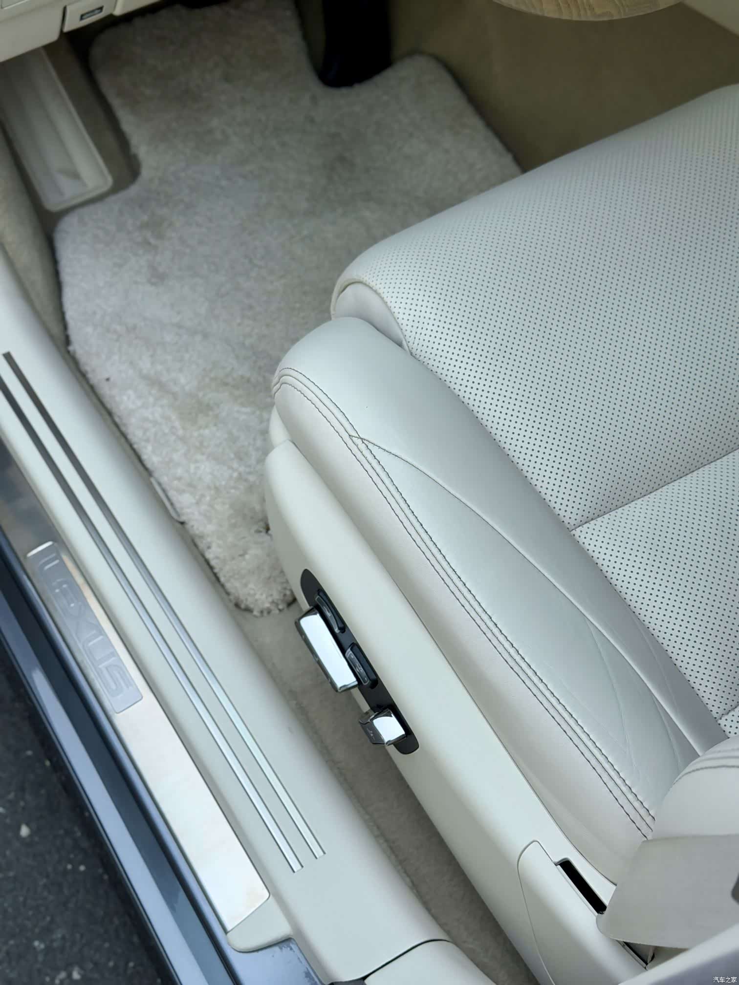 Lexus LS, 2016 32