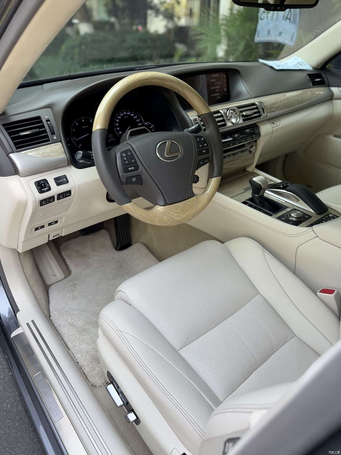 Lexus LS, 2016 25