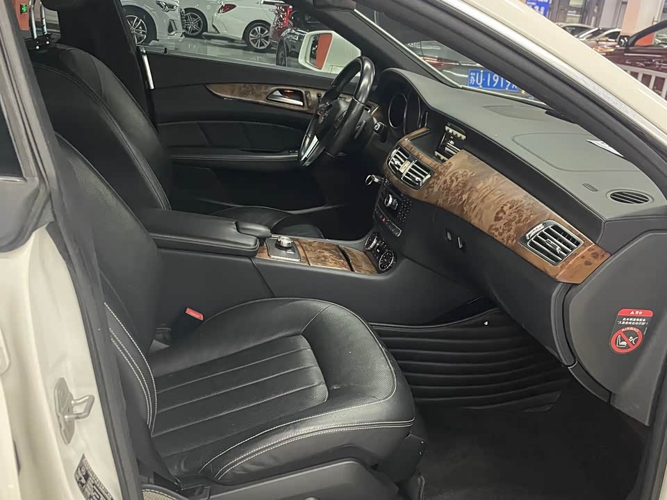 Mercedes-Benz CLS Mercedes-Benz CLS