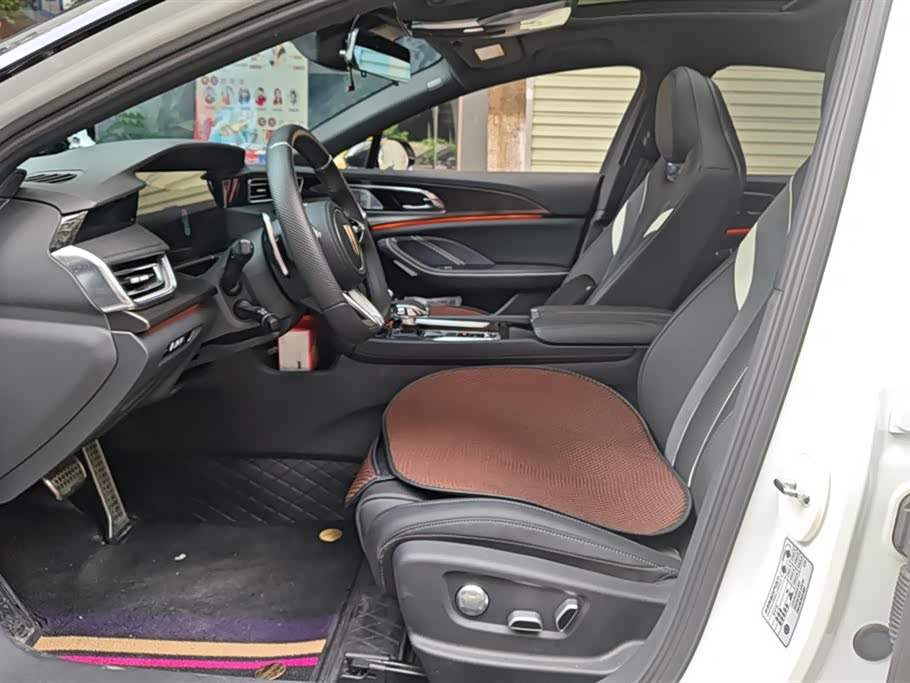 Hongqi H6