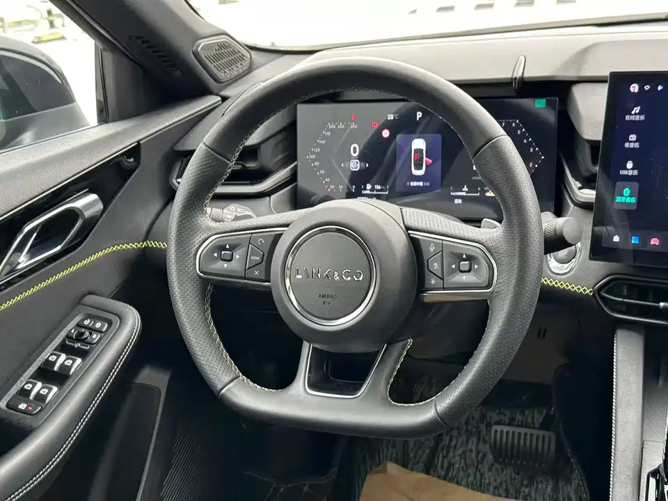 Lynk & Co 03