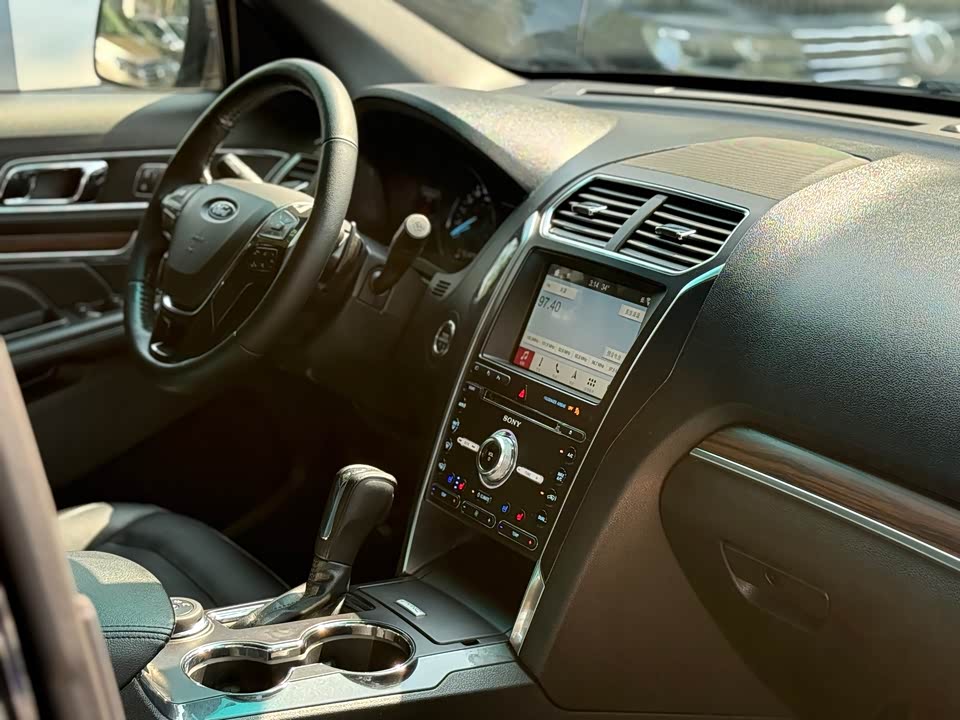 Ford Explorer Ford Explorer
