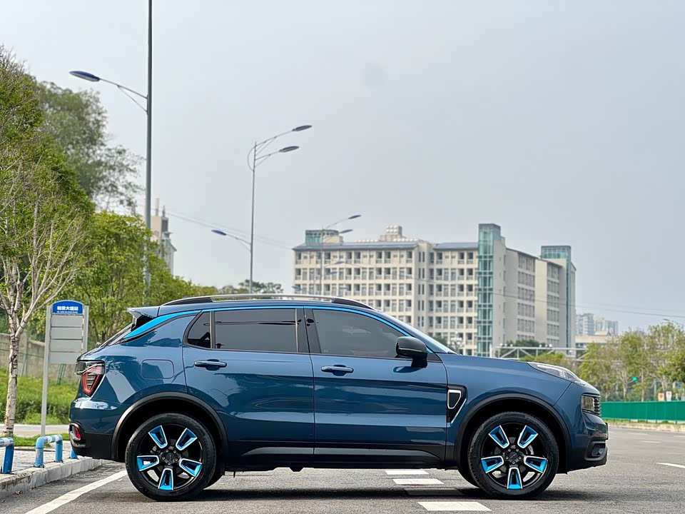 Lynk & Co 01