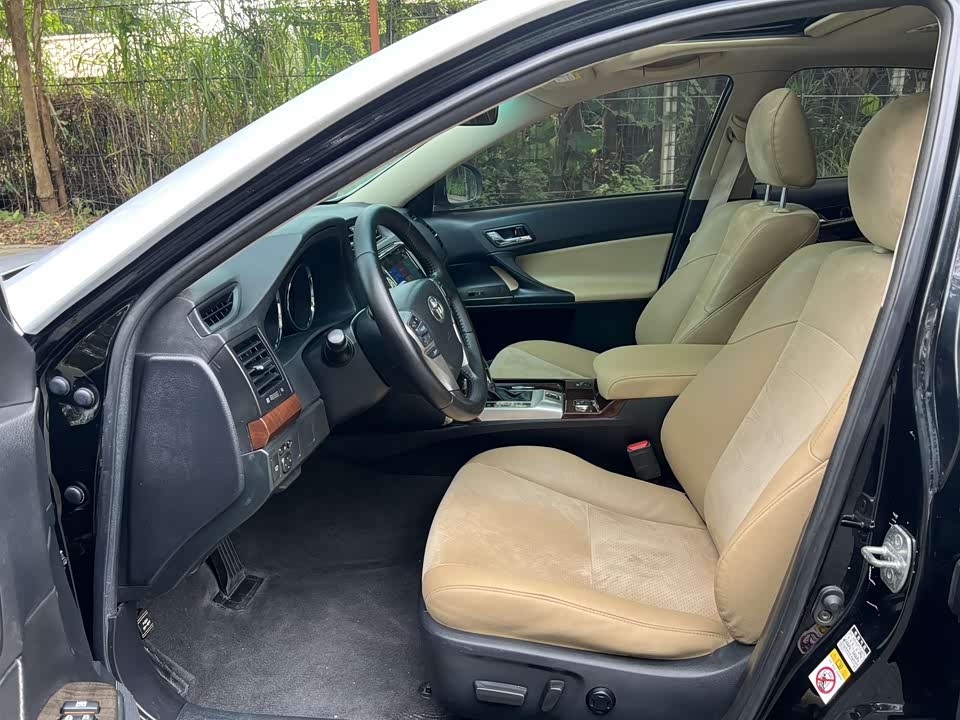 Toyota Reiz