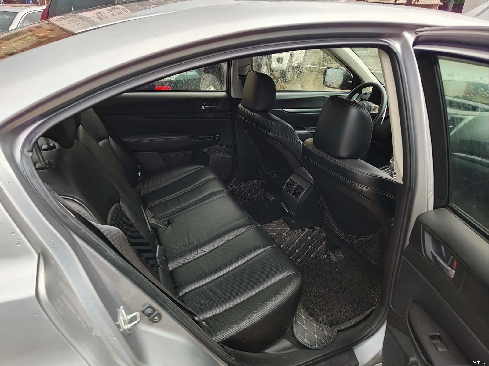 Subaru Legacy, 2010 13