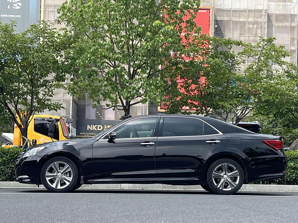 Toyota crown