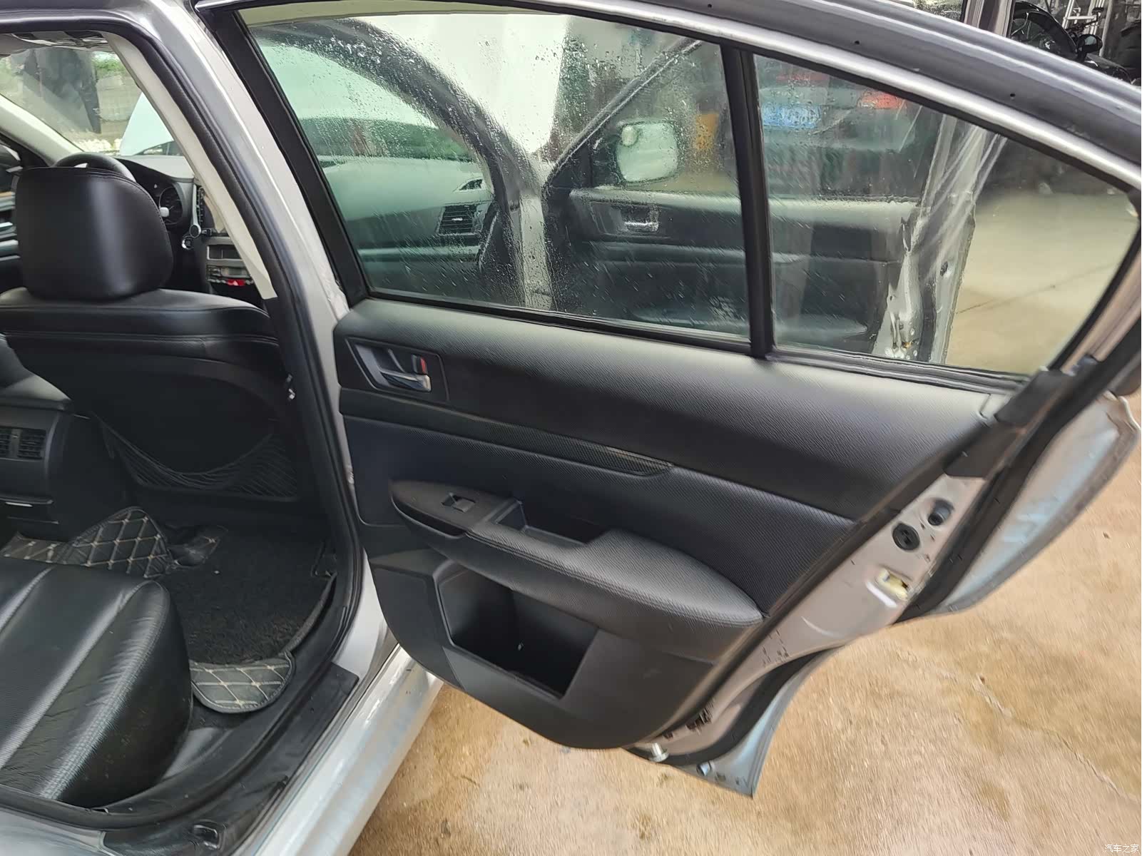Subaru Legacy, 2010 15