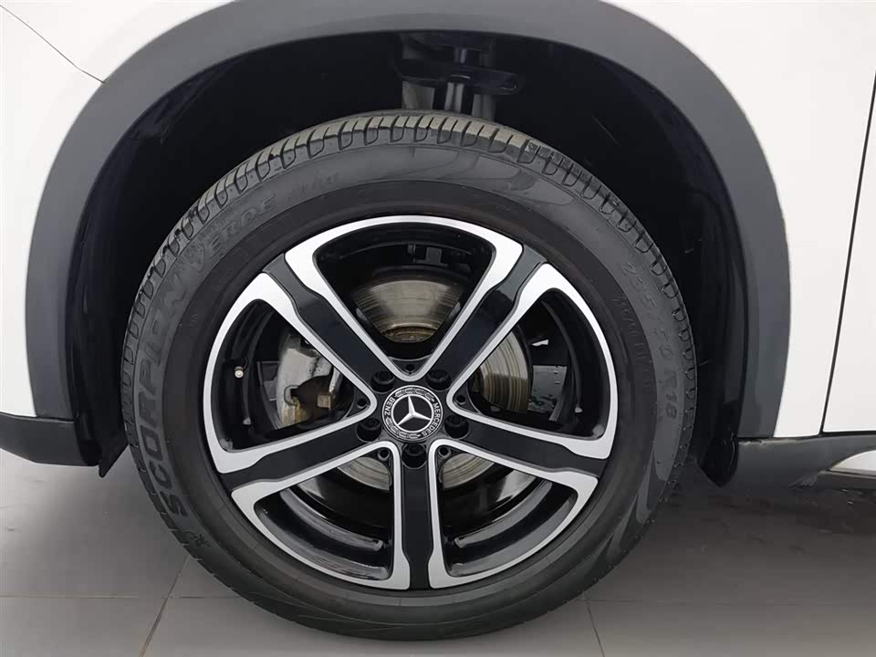 Mercedes-Benz GLA Mercedes-Benz GLA