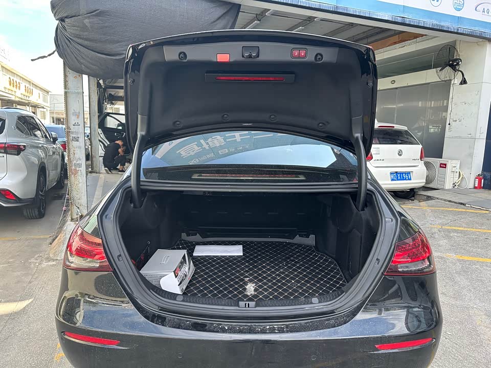 Mercedes-Benz E-class Mercedes-Benz E-class