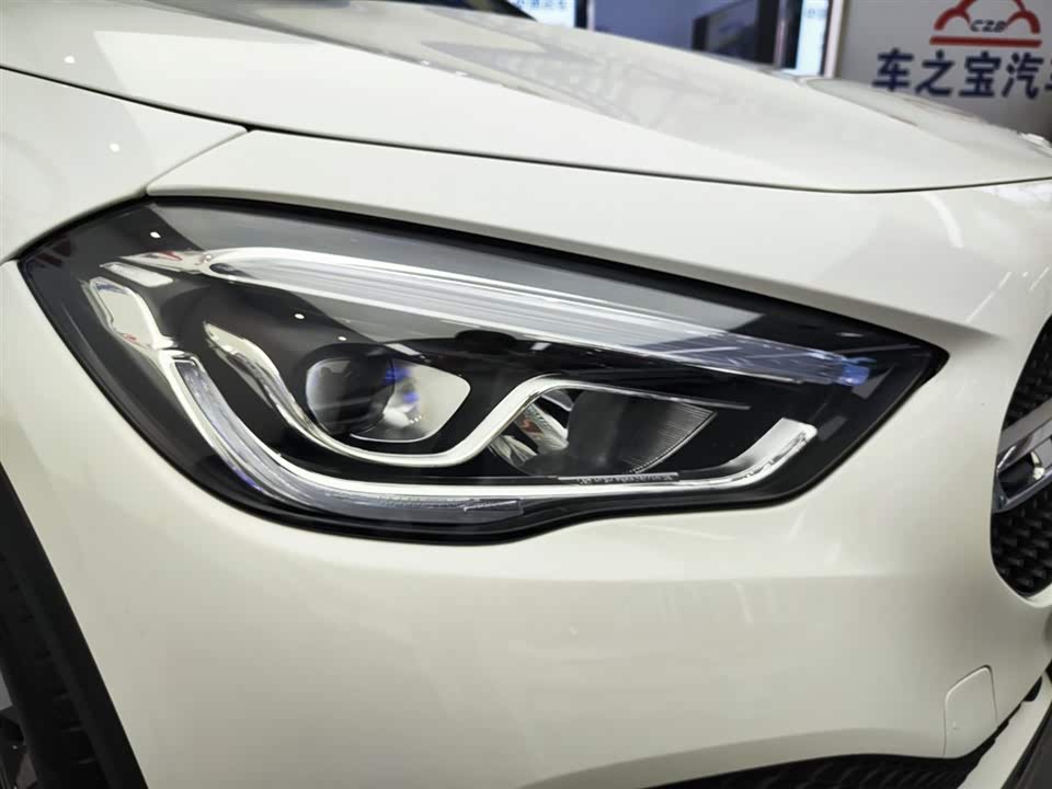 Mercedes-Benz GLA Mercedes-Benz GLA