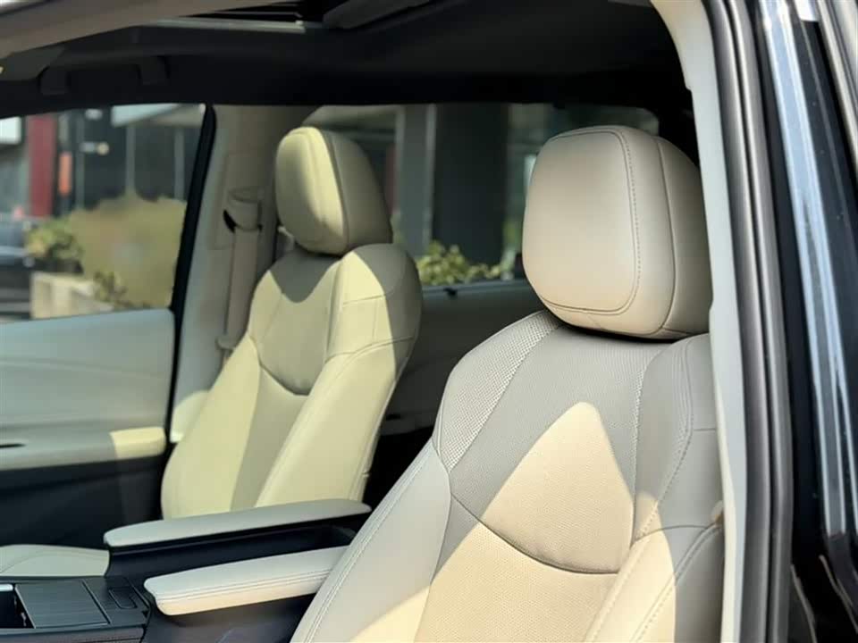 Toyota Grevia Toyota Grevia