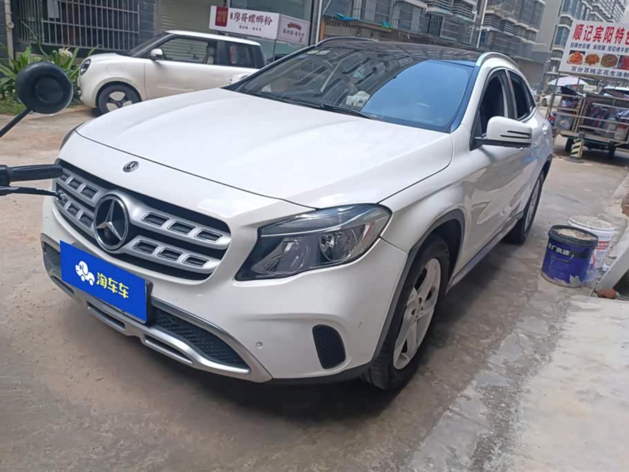 Mercedes-Benz GLA Mercedes-Benz GLA