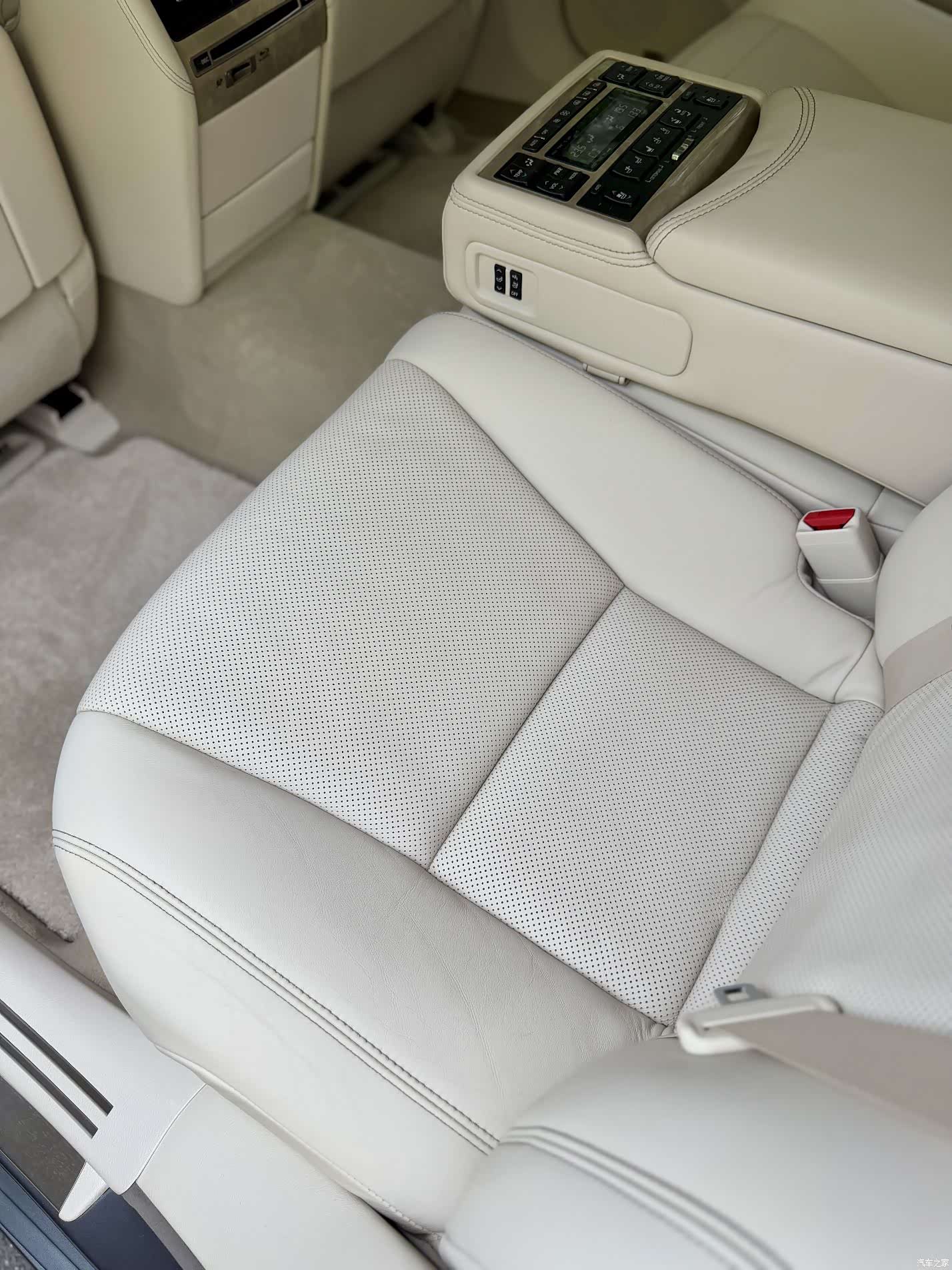 Lexus LS, 2016 30