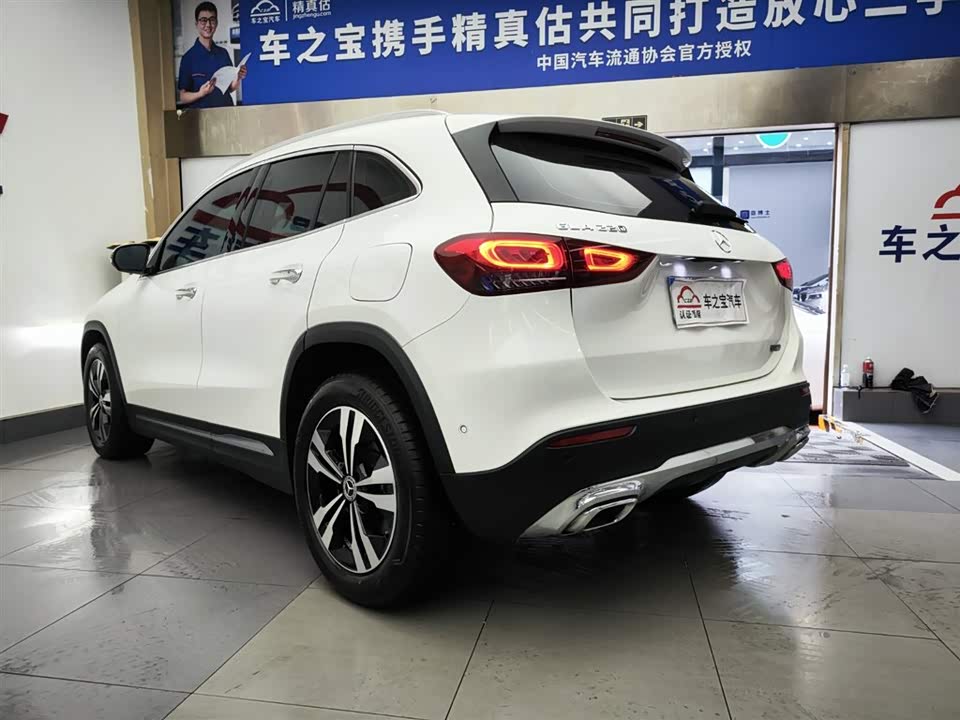 Mercedes-Benz GLA Mercedes-Benz GLA