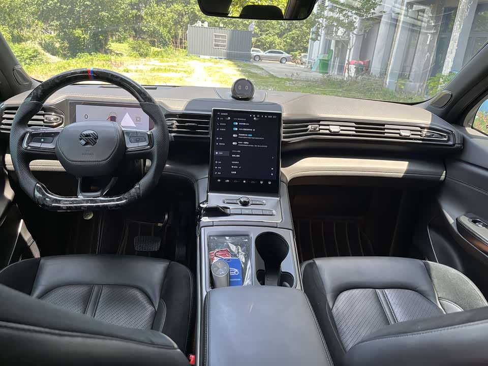 NIO ES6