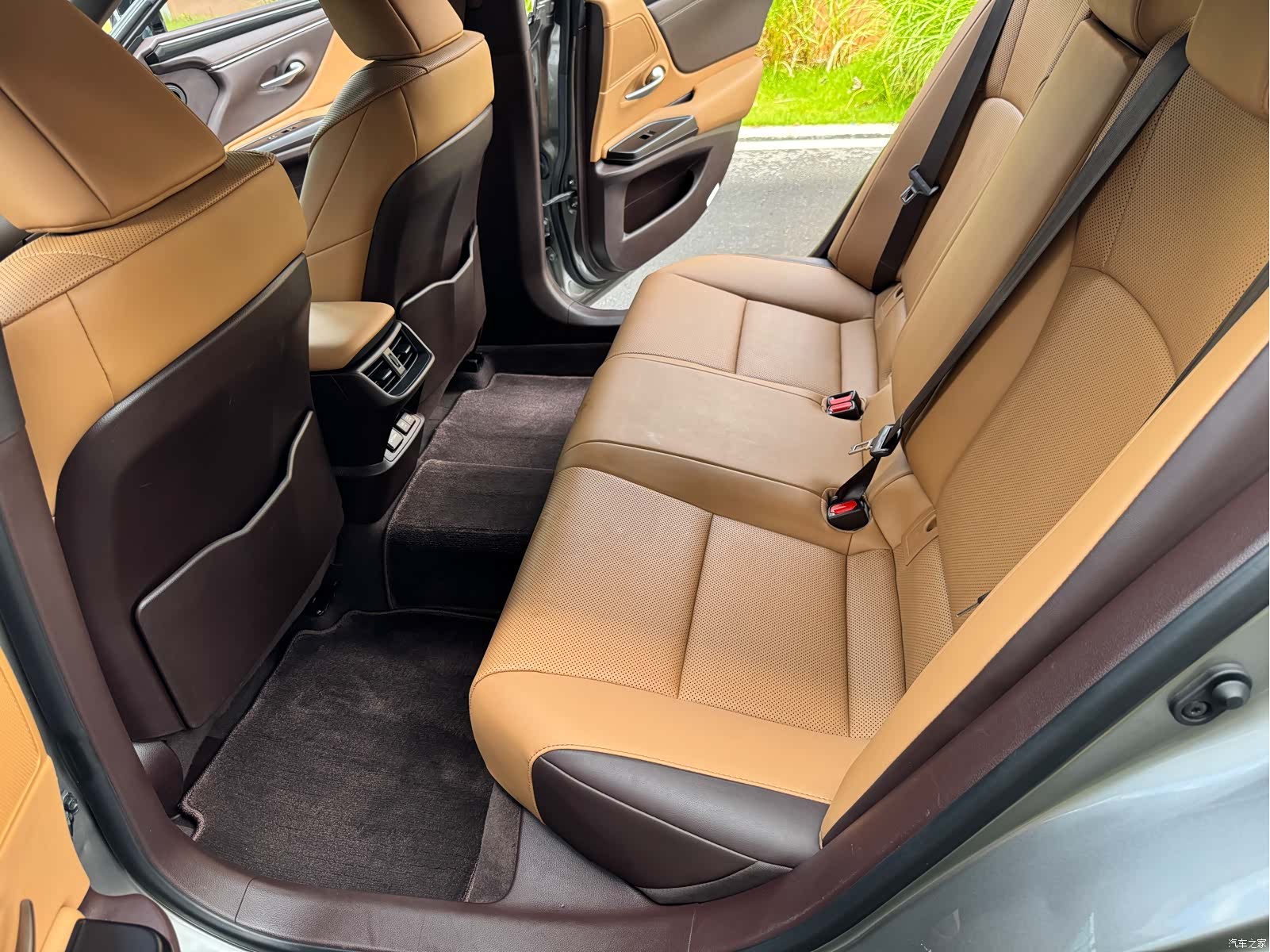 Lexus ES, 2020 4