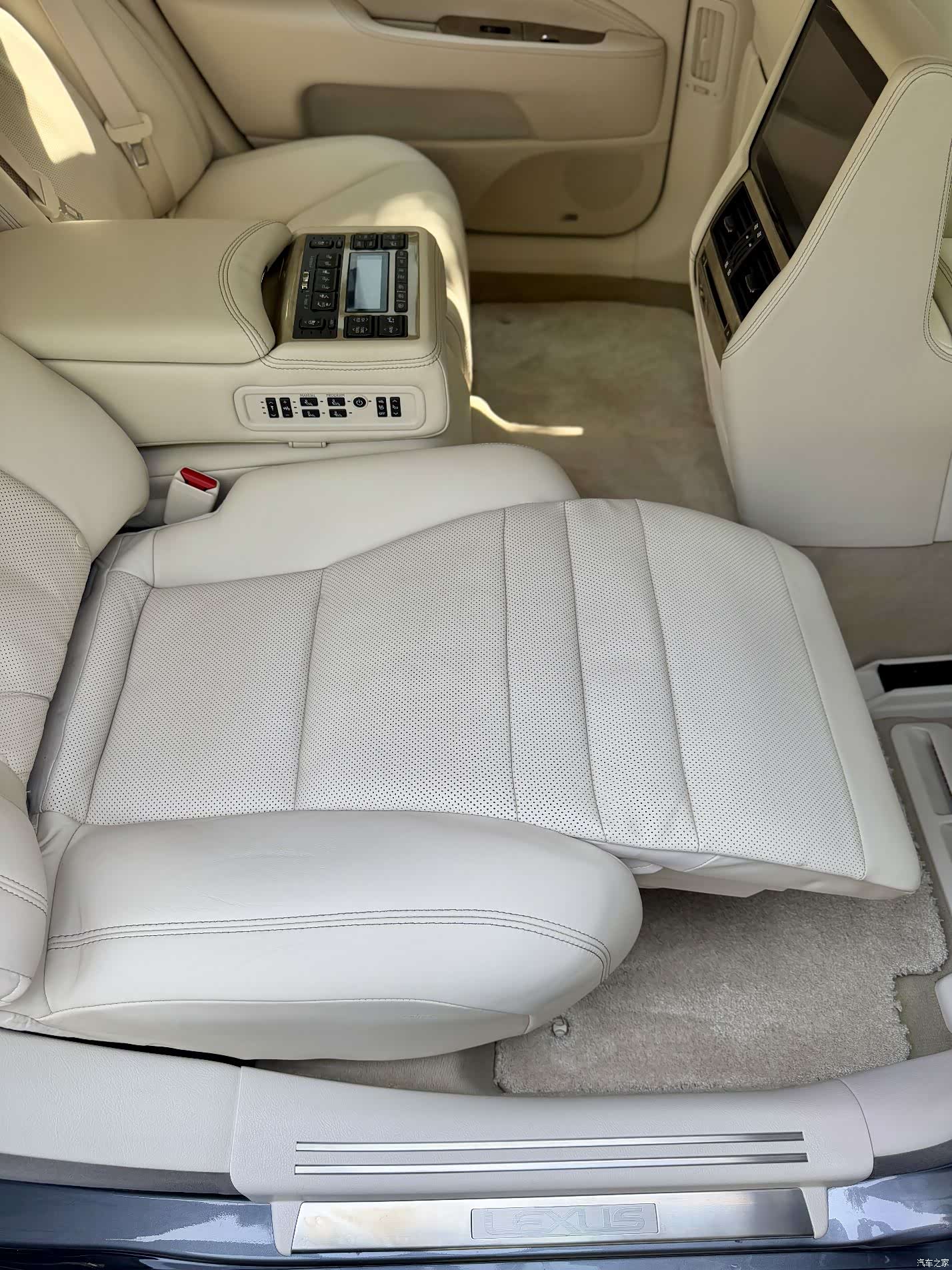 Lexus LS, 2016 36