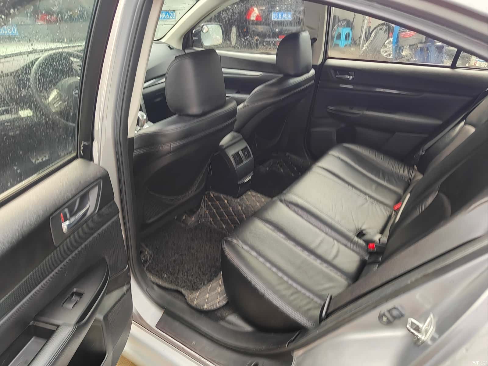 Subaru Legacy, 2010 11