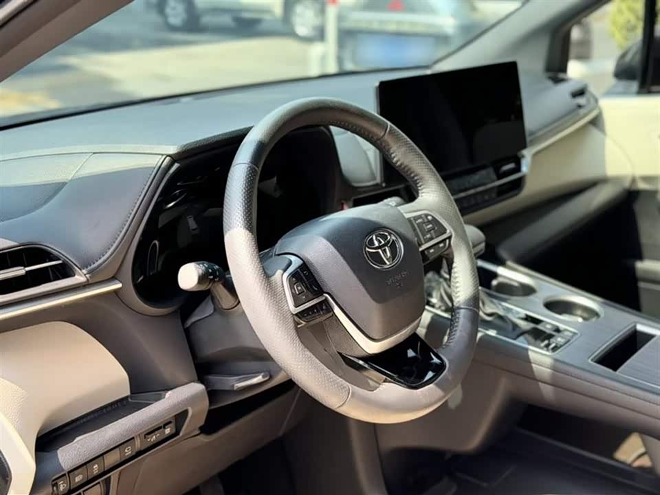 Toyota Grevia Toyota Grevia