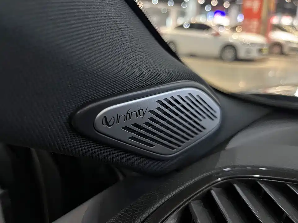 Lynk & Co 02 Hatchback