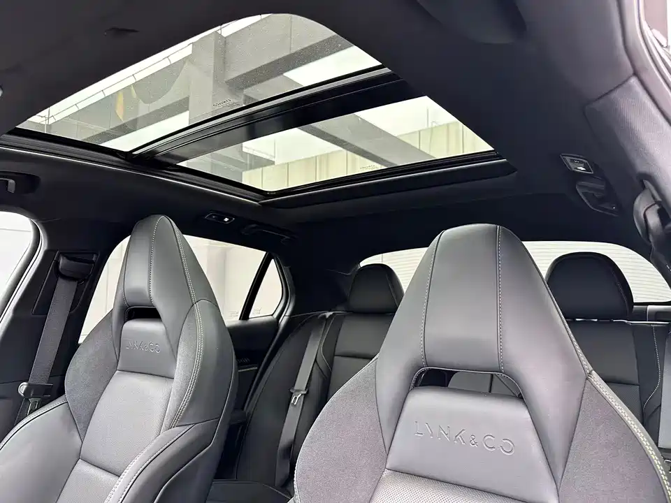 Lynk & Co 03
