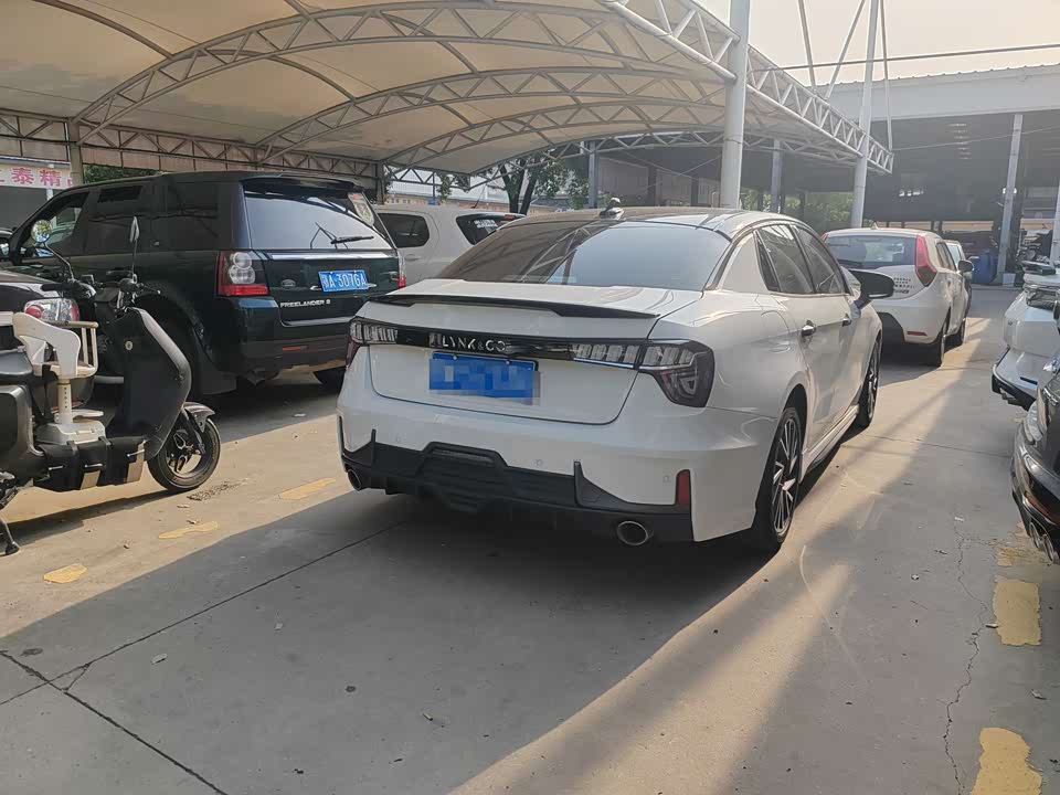 Lynk & Co 03 Lynk & Co 03