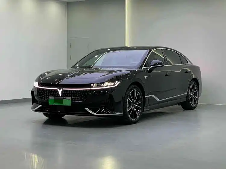 VOYAH Lantu chasing light