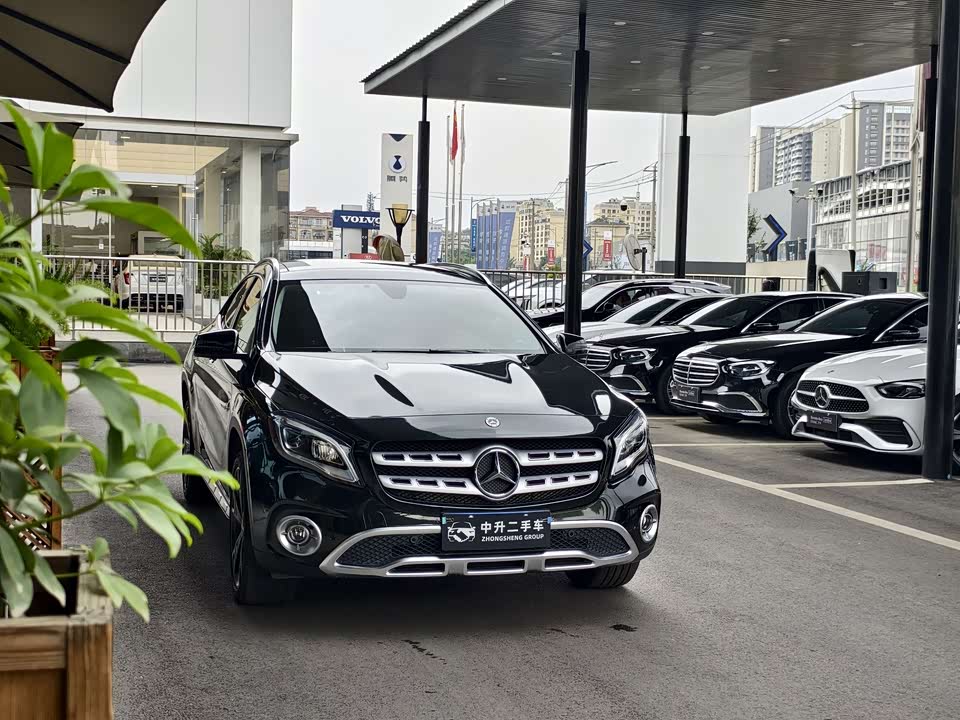 Mercedes-Benz GLA Mercedes-Benz GLA