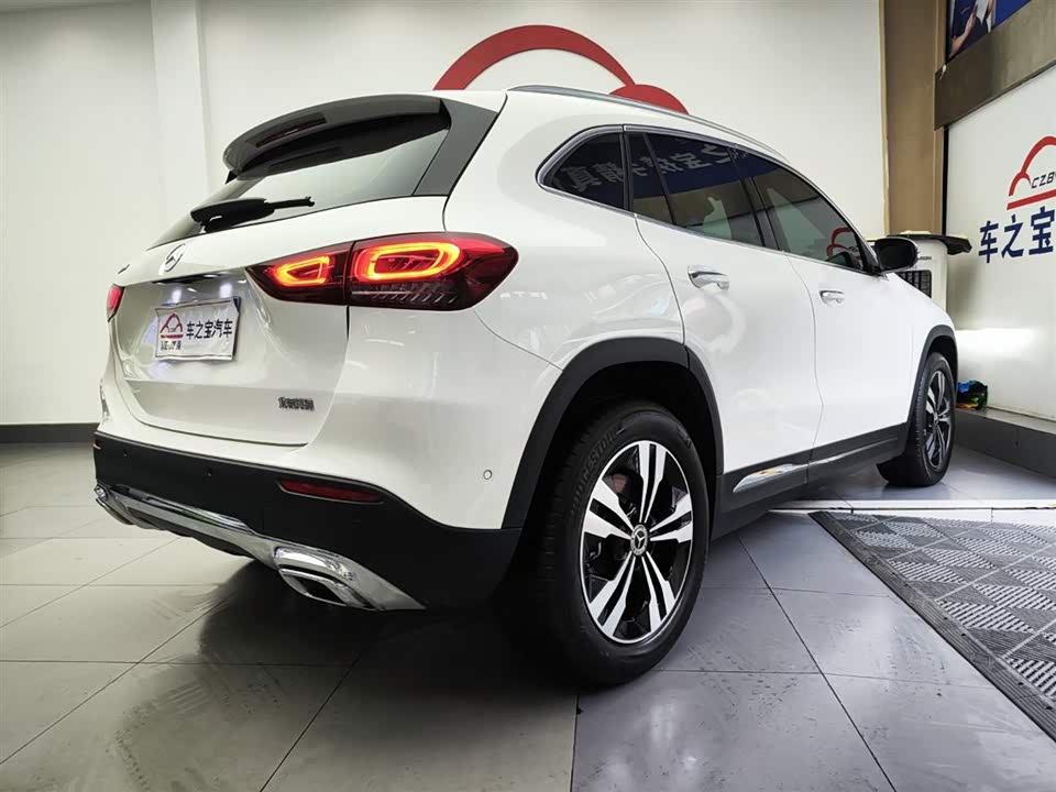 Mercedes-Benz GLA Mercedes-Benz GLA