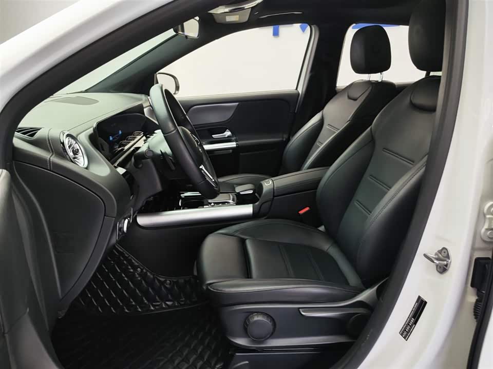 Mercedes-Benz GLA Mercedes-Benz GLA