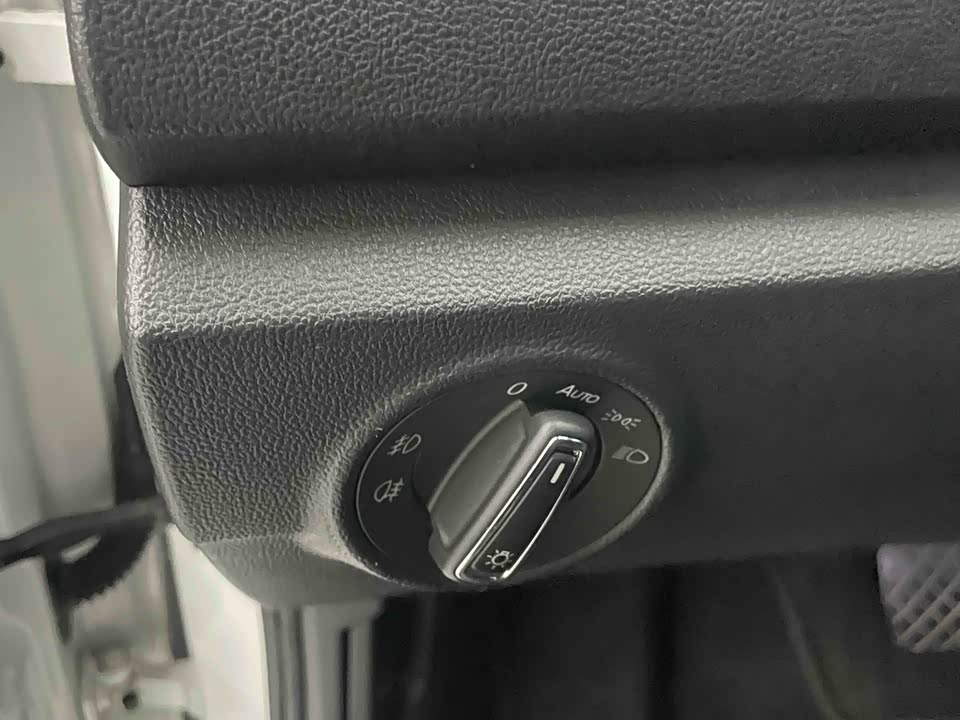 Volkswagen T-ROC exploring Songs