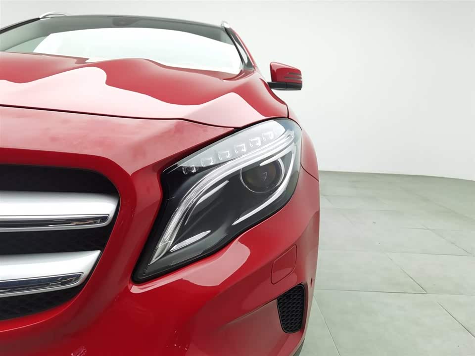 Mercedes-Benz GLA Mercedes-Benz GLA