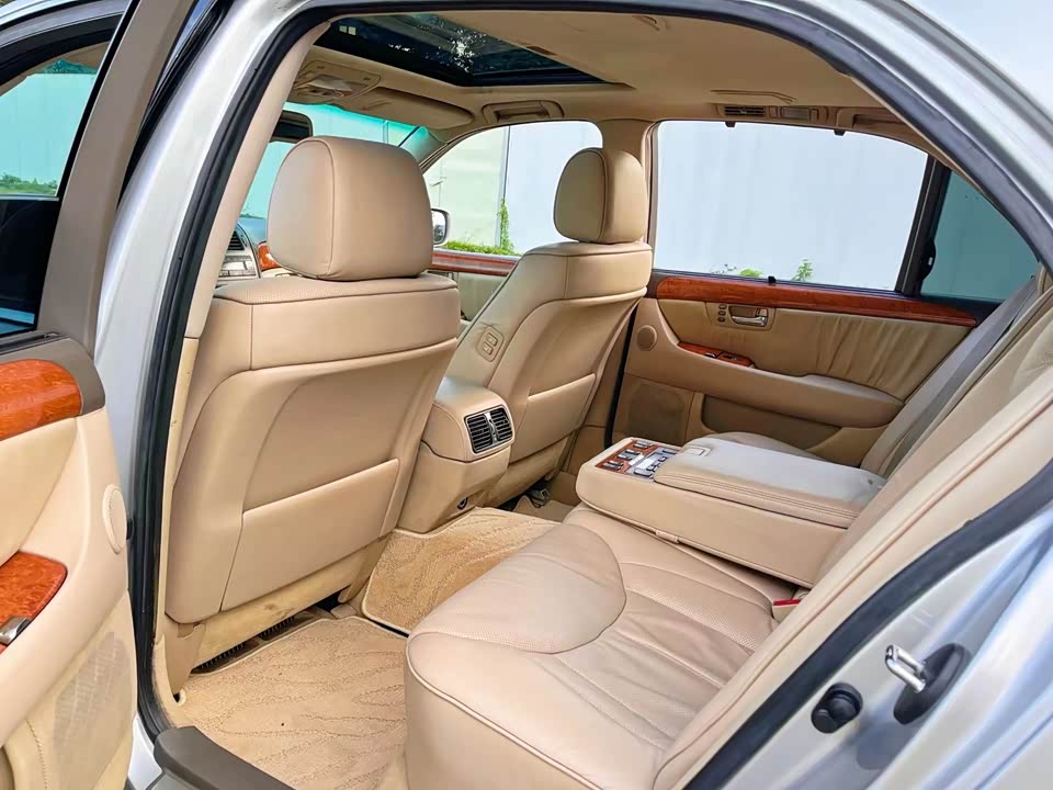 Lexus LS