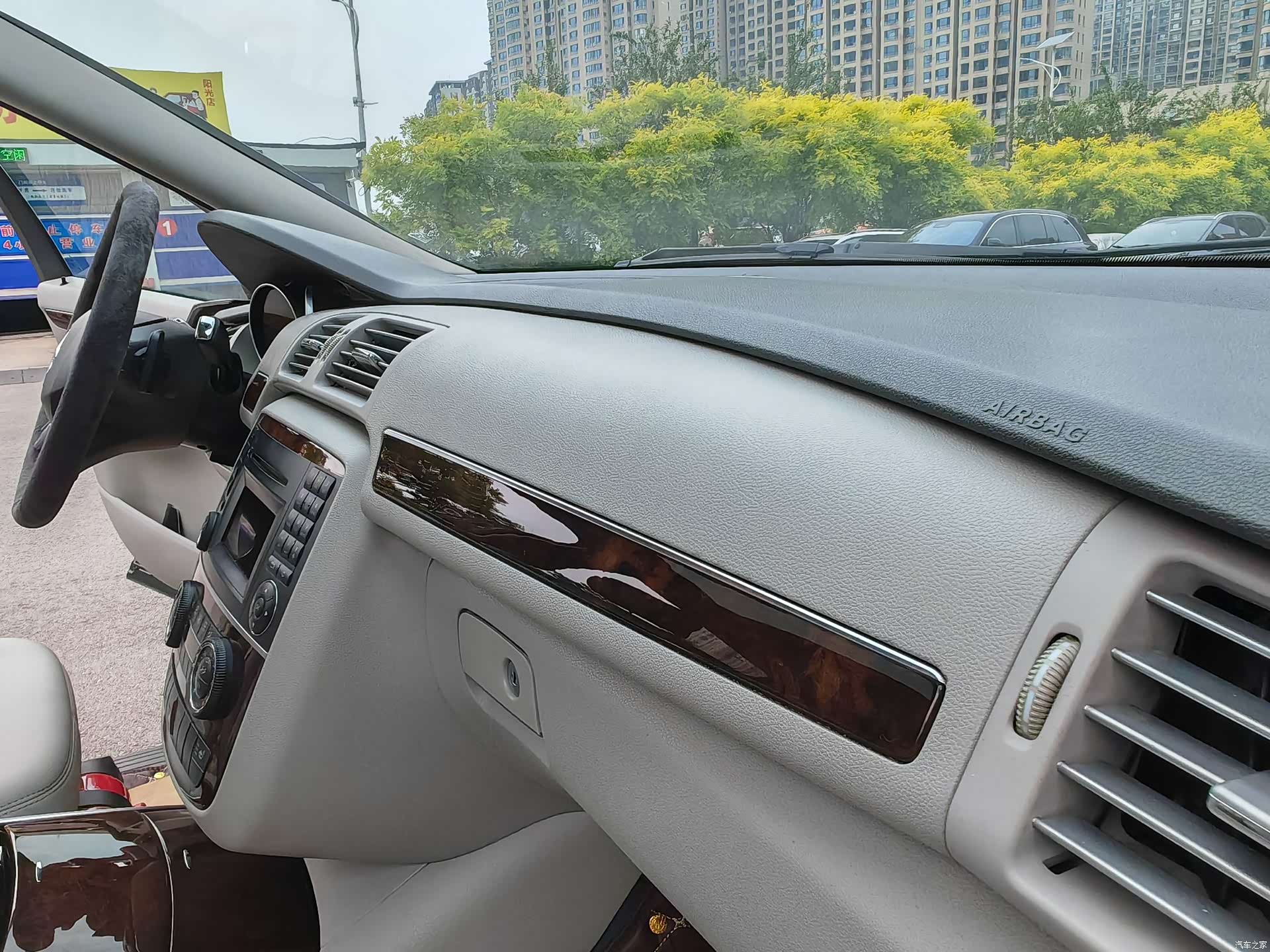 Mercedes-Benz R-Class, 2012 27